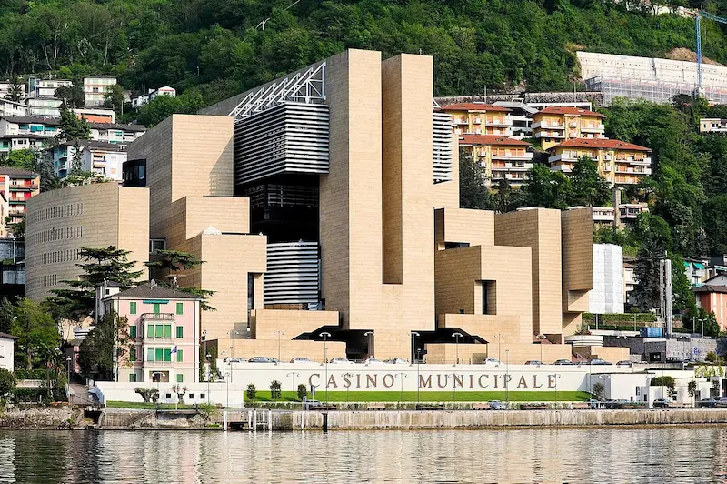 Verdens største casino er Casino di Campione i Italia sm er 55,000 kvadratmeter stort