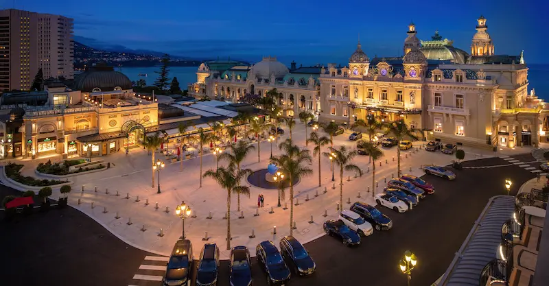 Opplev ekstrem luksus på Monte Carlo Casino i Monaco.